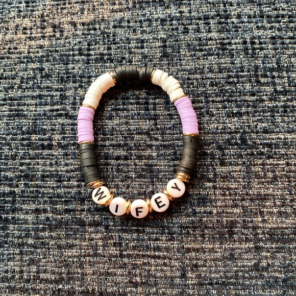Personalized “Wifey” Heishi Bracelet - Picture 1 of 6